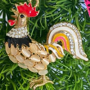 NEW BETSEY JOHNSON NWT BNWT GOLD TONE ROOSTER ENAMEL RS NECKLACE CATS EYE STONES